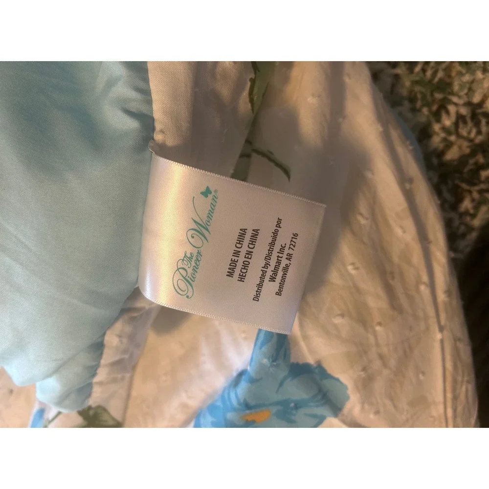 The Pioneer Woman Floral White Swiss Dot Comforter with Matching Tote Bag